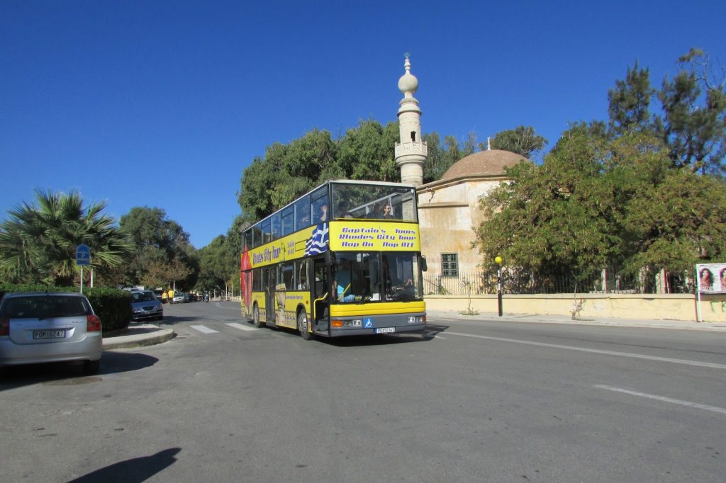 turystyczny autobus